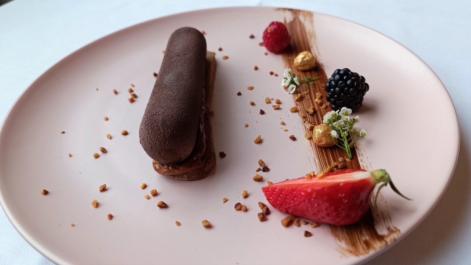 Une envie de gourmandise ? nos dessert sont tous fait maison , ici le finger de chocolat de chez Bonnat 