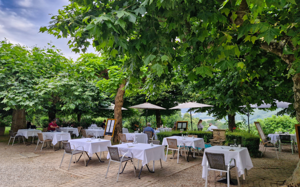 Profitez de la terrasse de la Mésange Toquée, un vrai havre de paix