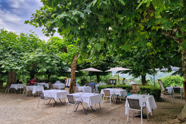 Profitez de la terrasse de la Mésange Toquée, un vrai havre de paix